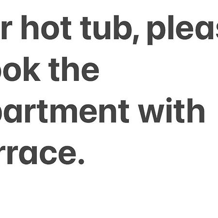 My Perfect Place Rooms & Apartments -Some Rooms With Hot Tub- Free Parking Blackpool Exterior foto